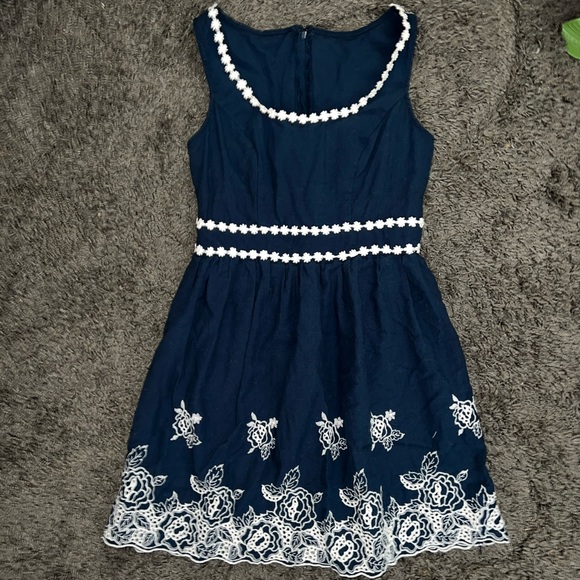 B. Smart Dresses Navy Blue Tank Top Aline Scoop Neck Dress With White Floral Crotchet Size 7